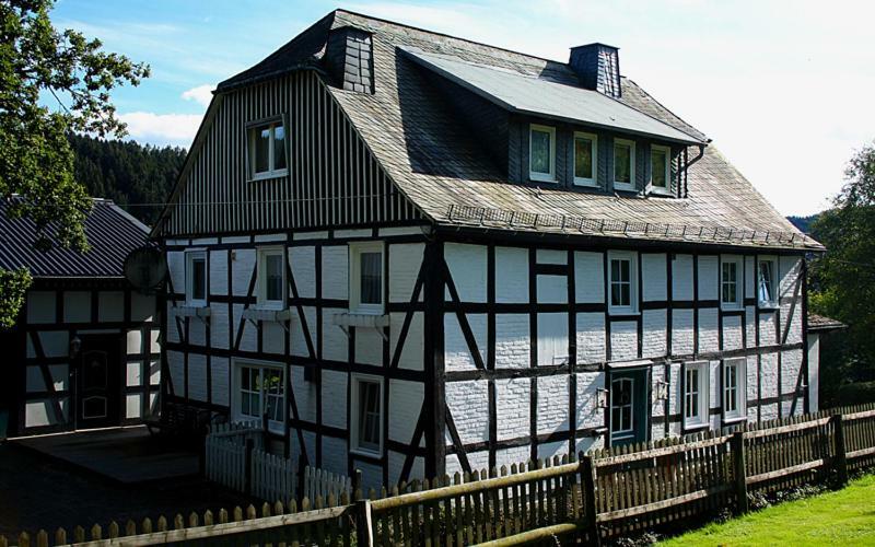 Pension Bergfrieden Schmallenberg Bagian luar foto